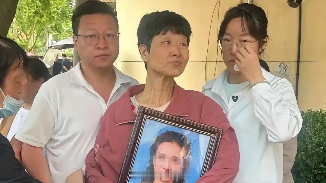 抛崖案凶手庭审现场造黄谣刺激家属面对家暴，别独自硬扛。家人是你最坚实的后盾，法律