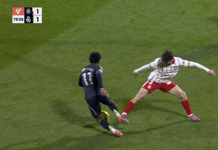 皇马TV炮轰裁判：裁判们在给皇马使绊子，特巴斯还为他们开脱皇马客场1-1战平赫罗