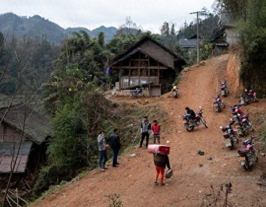 . 零彩礼娶洋媳妇，还要给丈母娘养老！这个贵州小伙图啥？