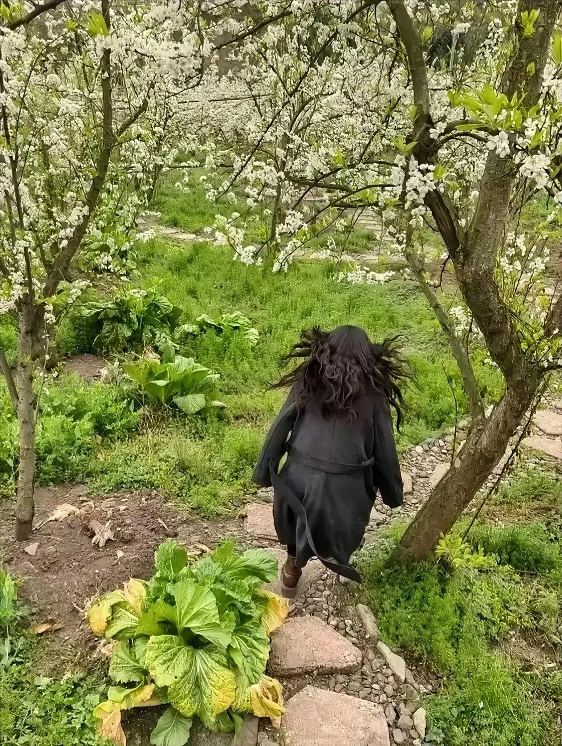 闺蜜拍照秒发男友，这操作太窒息！

她帮我拍出这样的照片，结果转身就把照片发给了