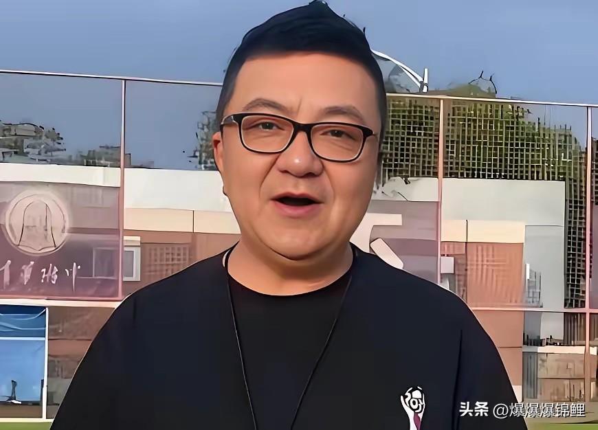 九年情分，换来一地鸡毛。董路那篇长文我看了，说实话，挺唏嘘的。
2017年那会儿