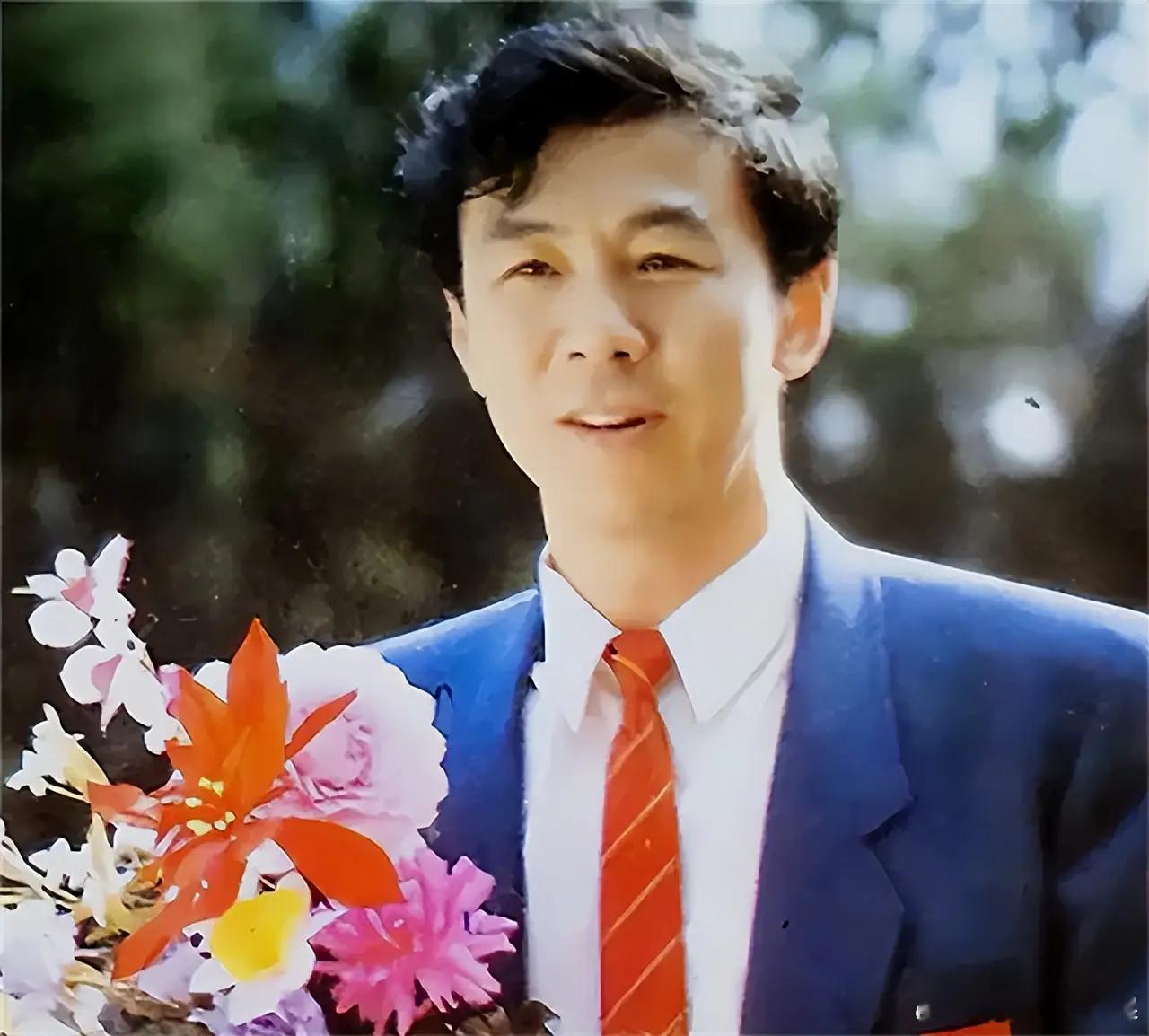今天继续写袁伟民2.袁伟民用人、培养人的思路袁伟民用人的思路就是用两类队员，一类