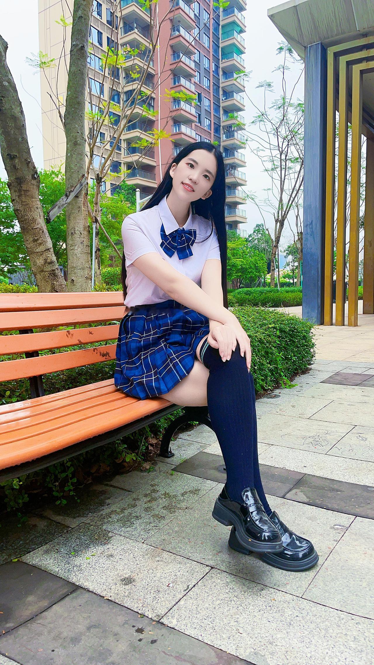 女生为什么喜欢穿黑袜子?黑袜子显瘦啊