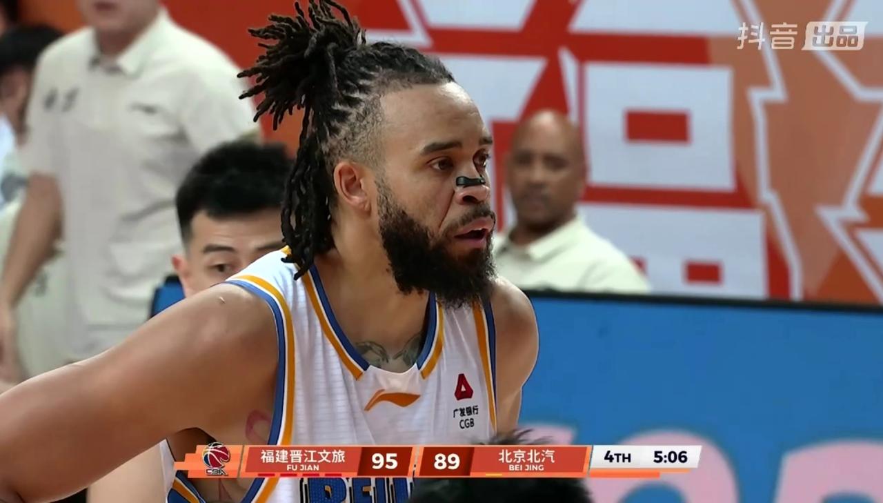 北京北汽104:109不敌福建，本来北京北汽也有机会赢球的，关键时刻周琦两罚不中