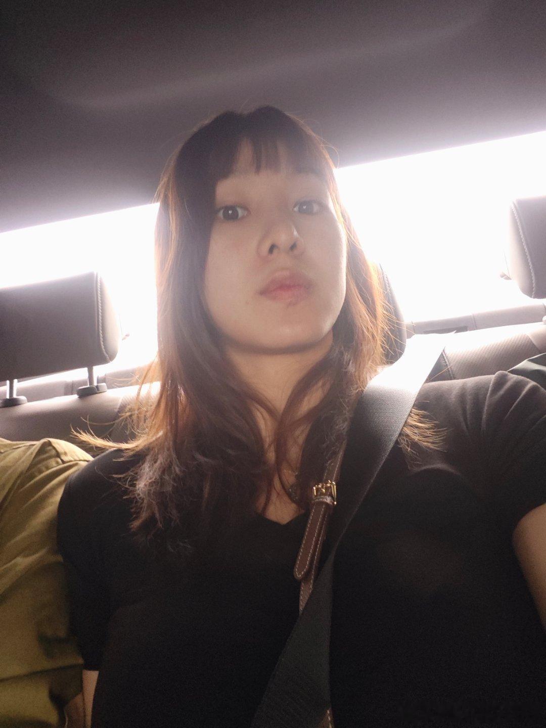 昨晚原本飞北京机场的航班备降到青岛，休息几个小时起来狂奔到机场！飞机取消了。。。