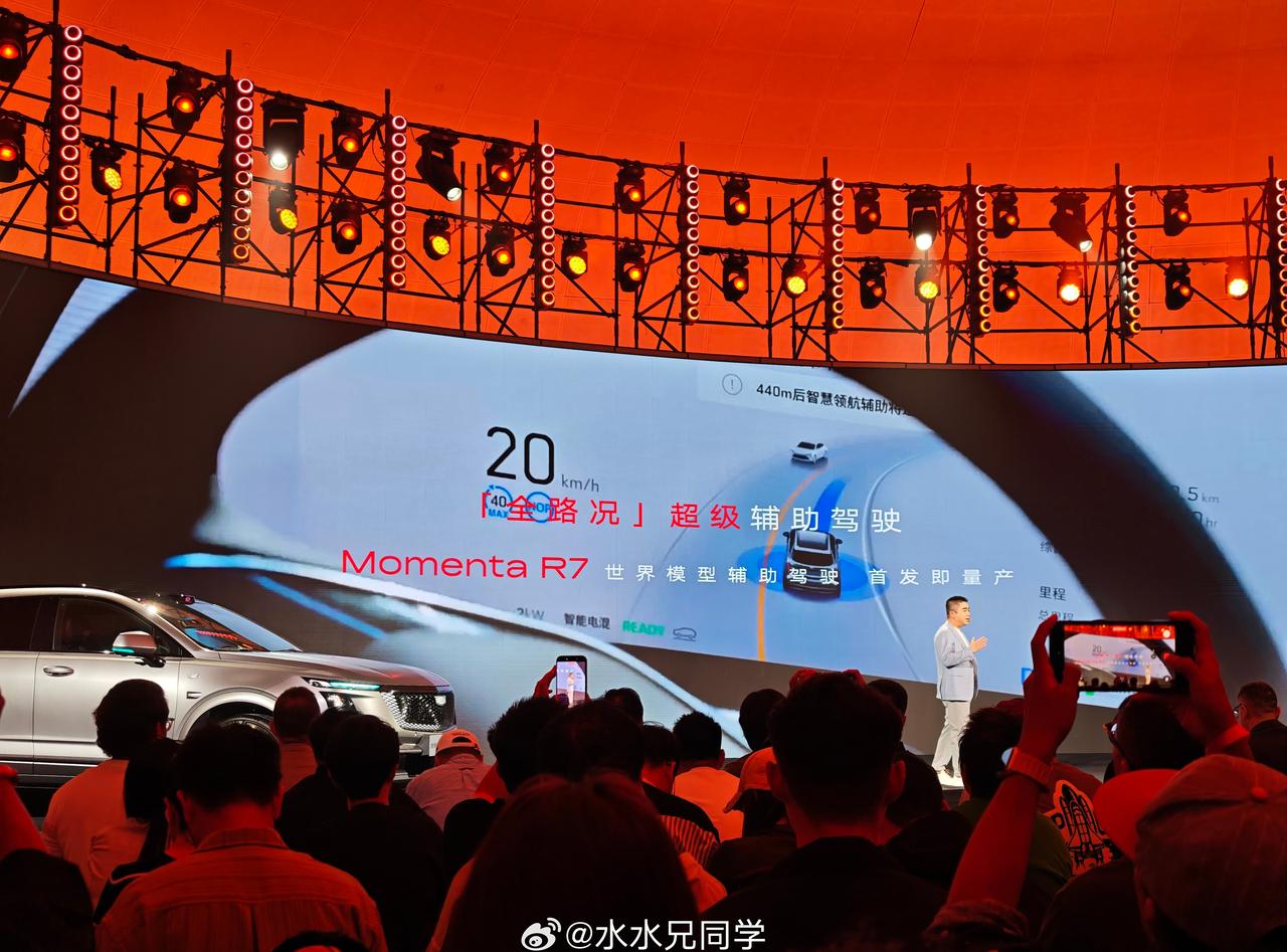 凯迪拉克XT5用的辅助驾驶是momenta的世界模型架构。

现在智能驾驶不说自
