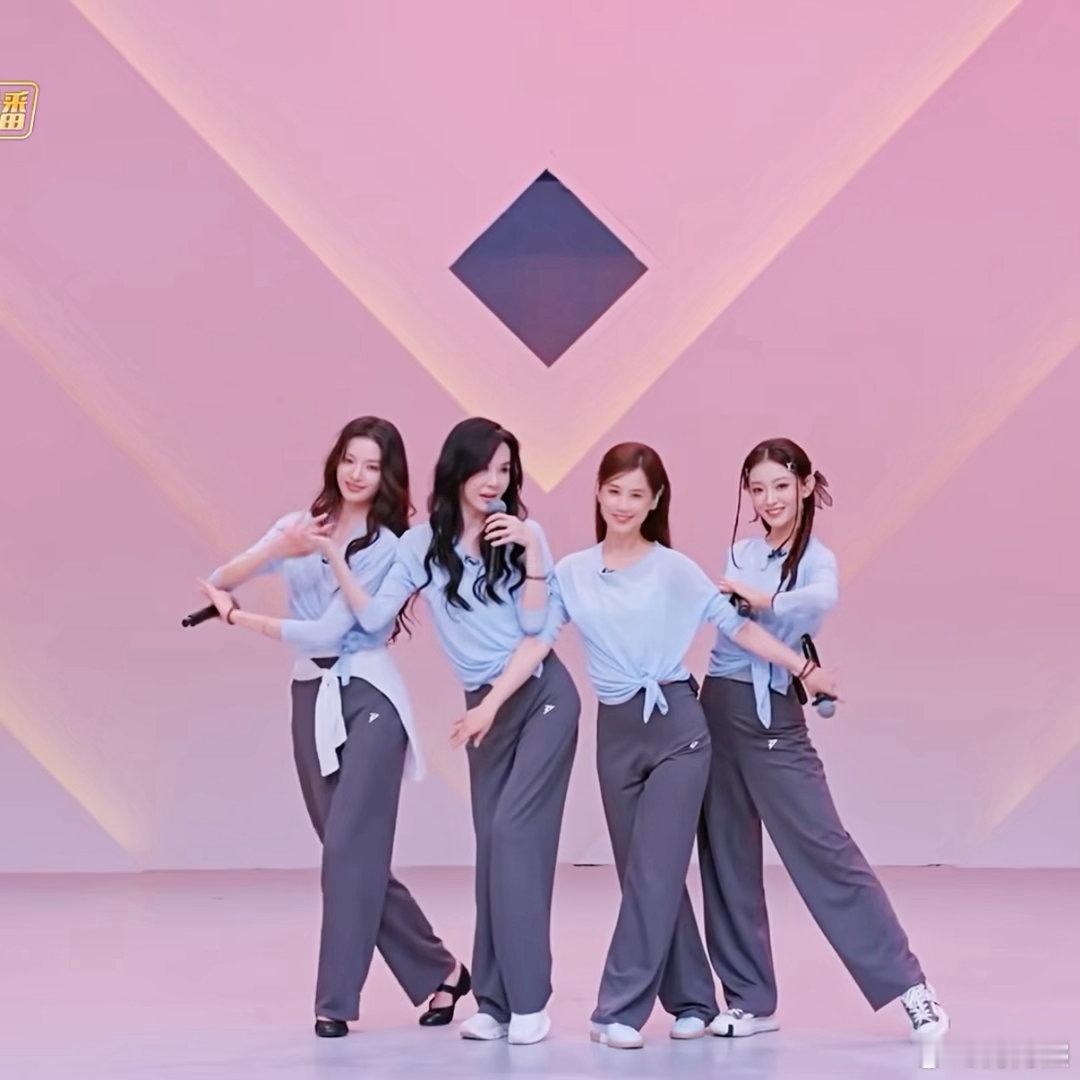 萧蔷不愧是演过绿萍的，五十七岁的年纪，说劈叉就劈叉！《相思谣》还蛮合适她的。浪姐