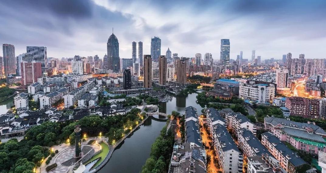 10月25日，无锡市迎来今年第六批次土拍，本次共推出14宗涉宅地块，总出让面积约