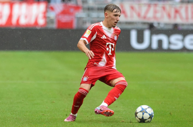 4月5日讯 拜仁在本轮德甲补时连扳两球，最终3-2逆转弗赖堡，小将卡尔打进绝杀。