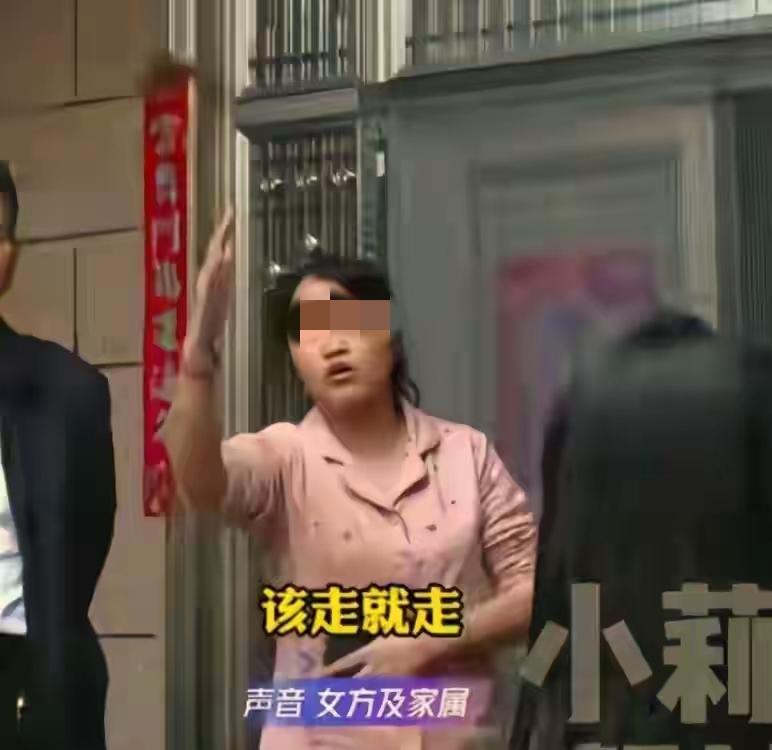 订婚后男子主动拥抱一下相亲对象，退婚时女子以此为理由，扣掉30000块钱彩礼钱作
