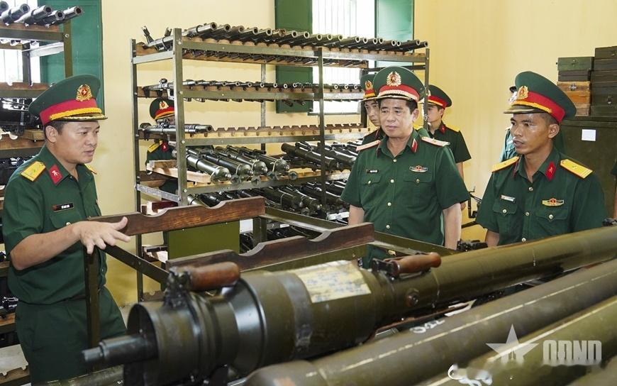 2025年越南胡志明市司令部副司令Phạm Văn Rậm范文湍少将视察胡志明市