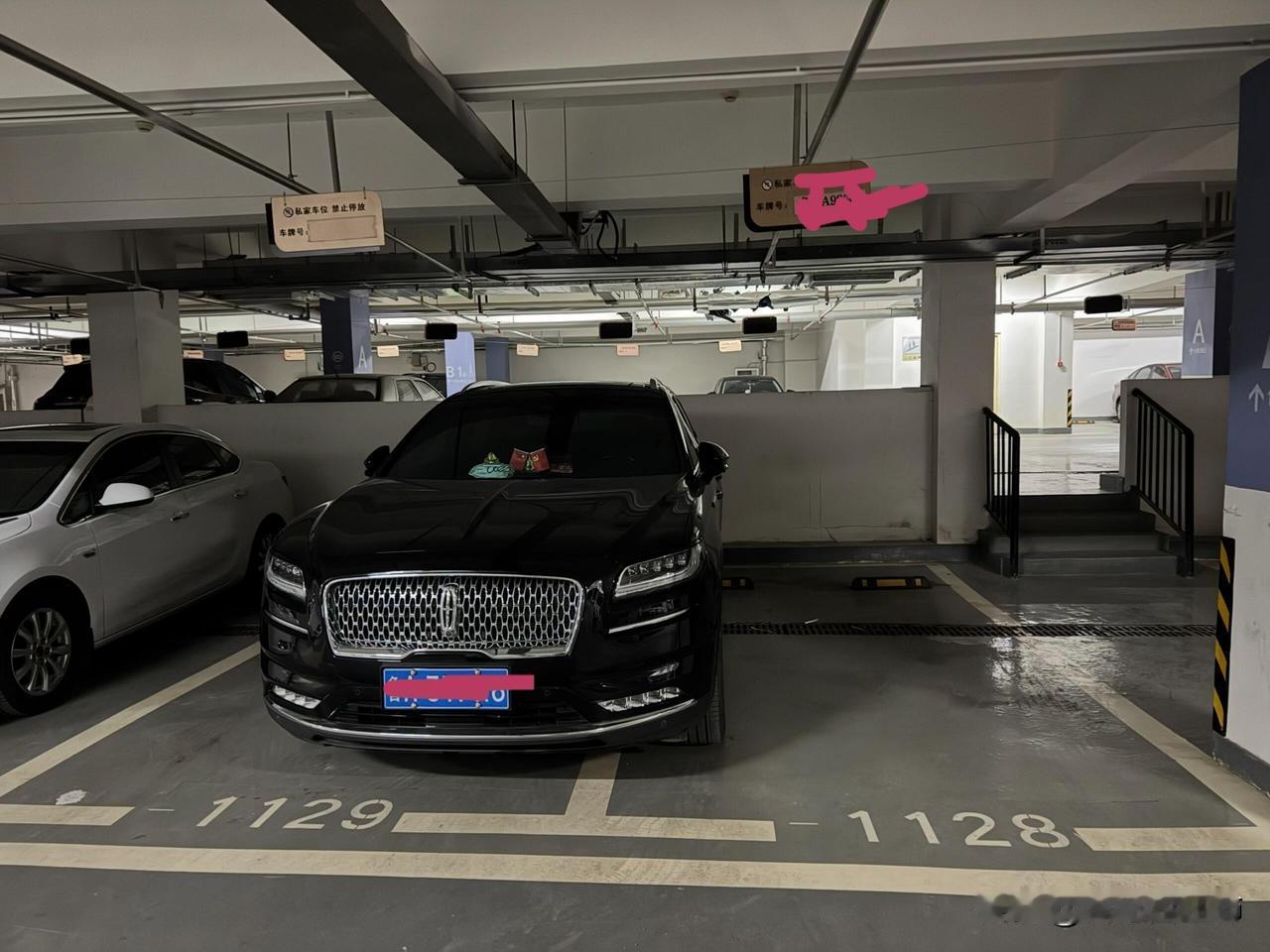 求助 怎么办啊 简直欺负人！要把我气死了啊
占我车位一周我忍了，我跑到别的空车位