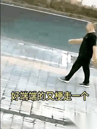 又一个。
真的，就一瞬间的事儿。前一秒还活蹦乱跳的，跟你说笑，后一秒人就没了。