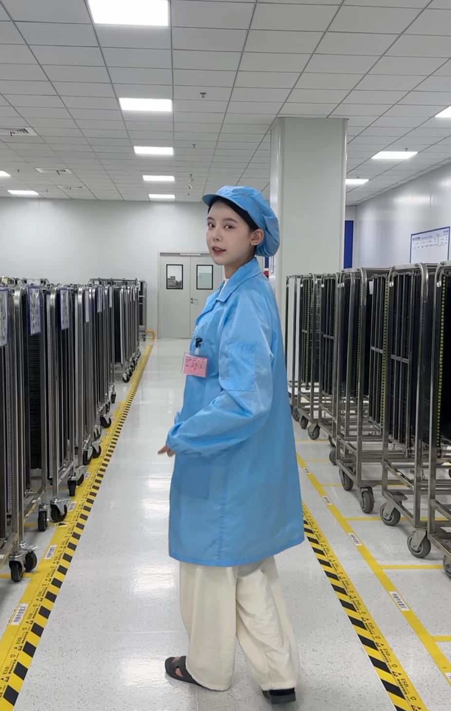 社会整天嘴中说社会才不管你几岁没钱，就是没饭吃，天天问自己青春还剩几年，你应该问