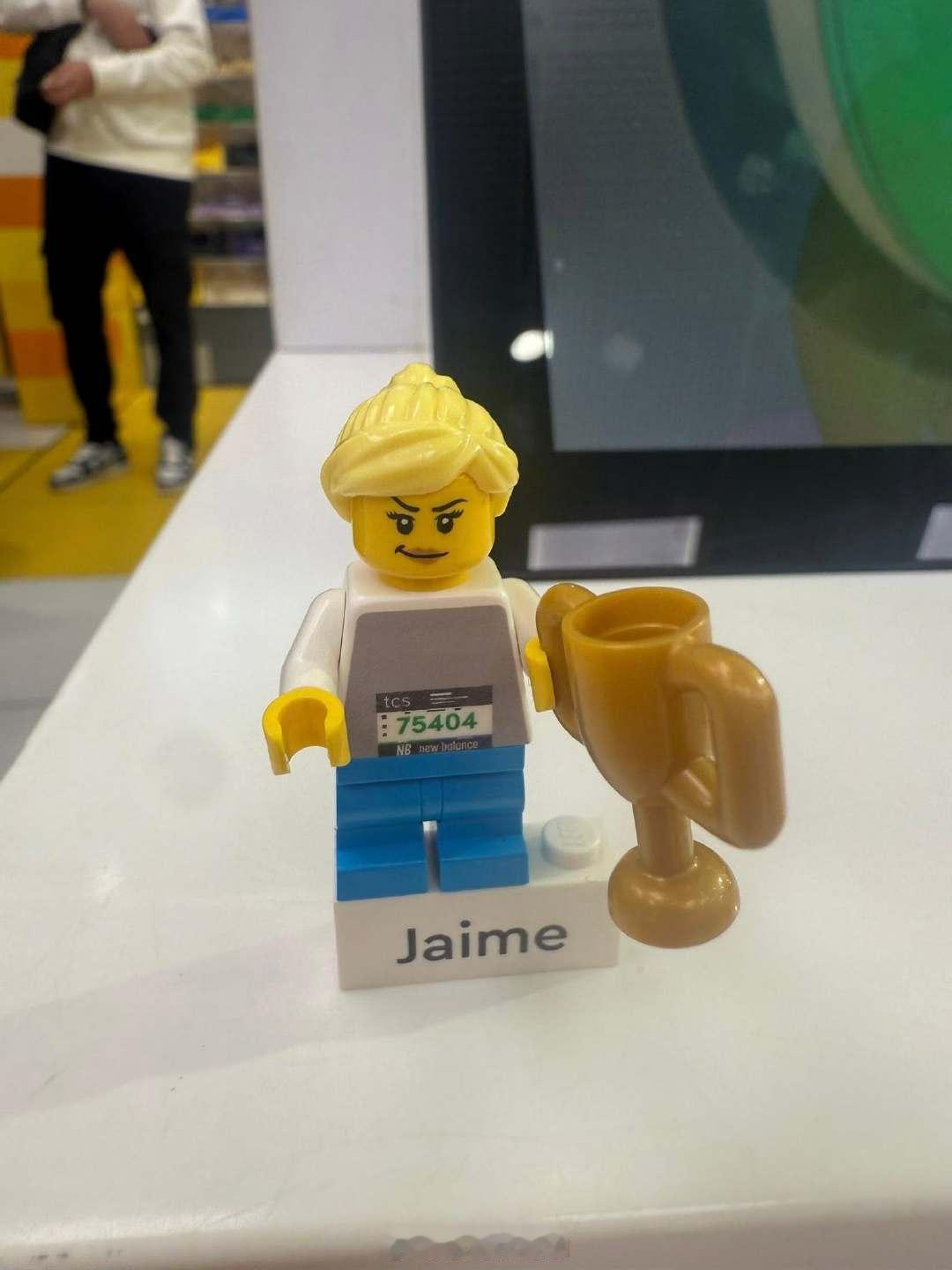 据说伦敦的乐高店有定制伦敦马拉松人仔的服务。不知道具体怎么弄的，也许是自己传照片