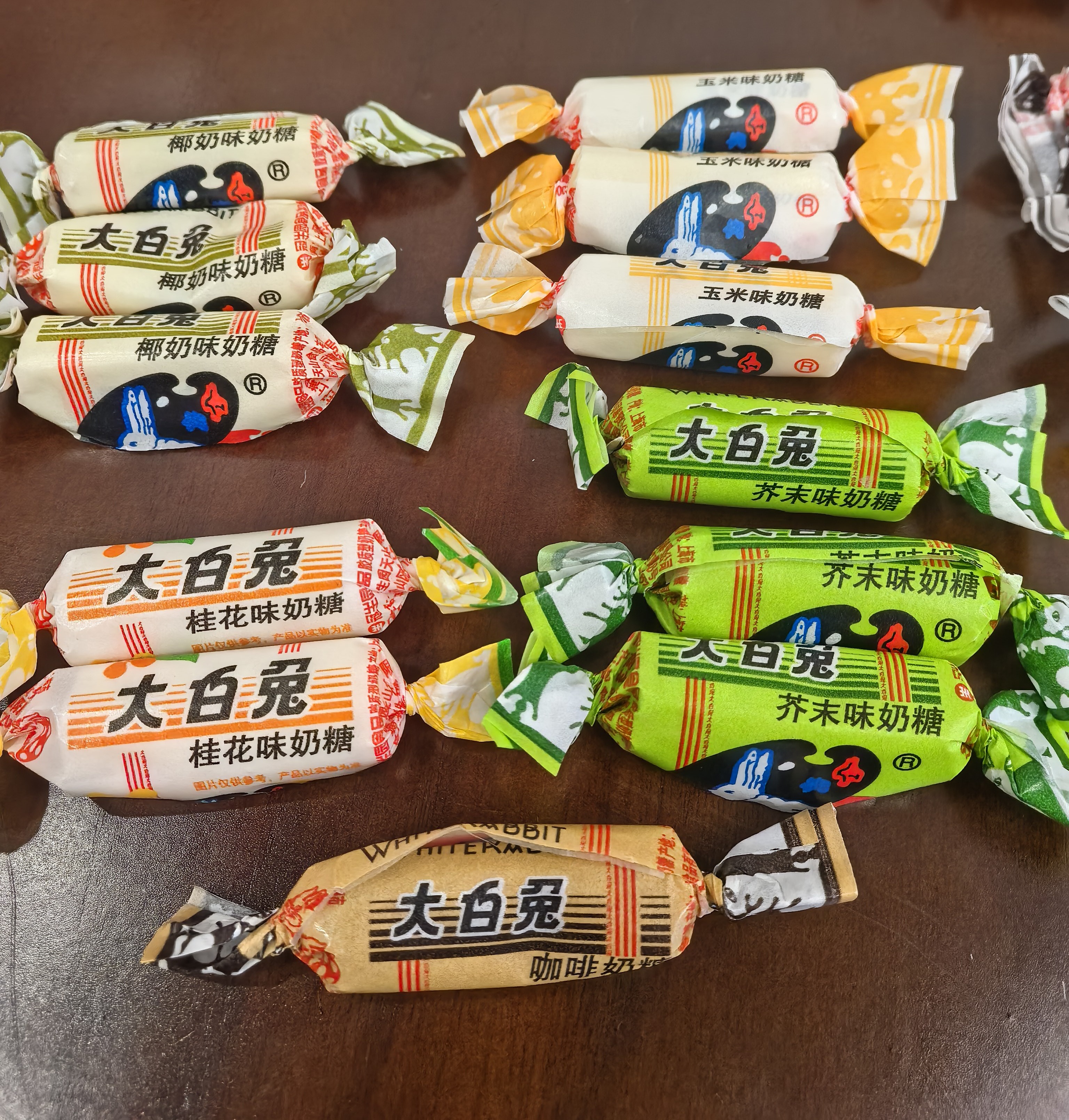 我也不知道咱为啥在扬州的运河博物馆里买了混合口味的大白兔奶糖.......不过姐