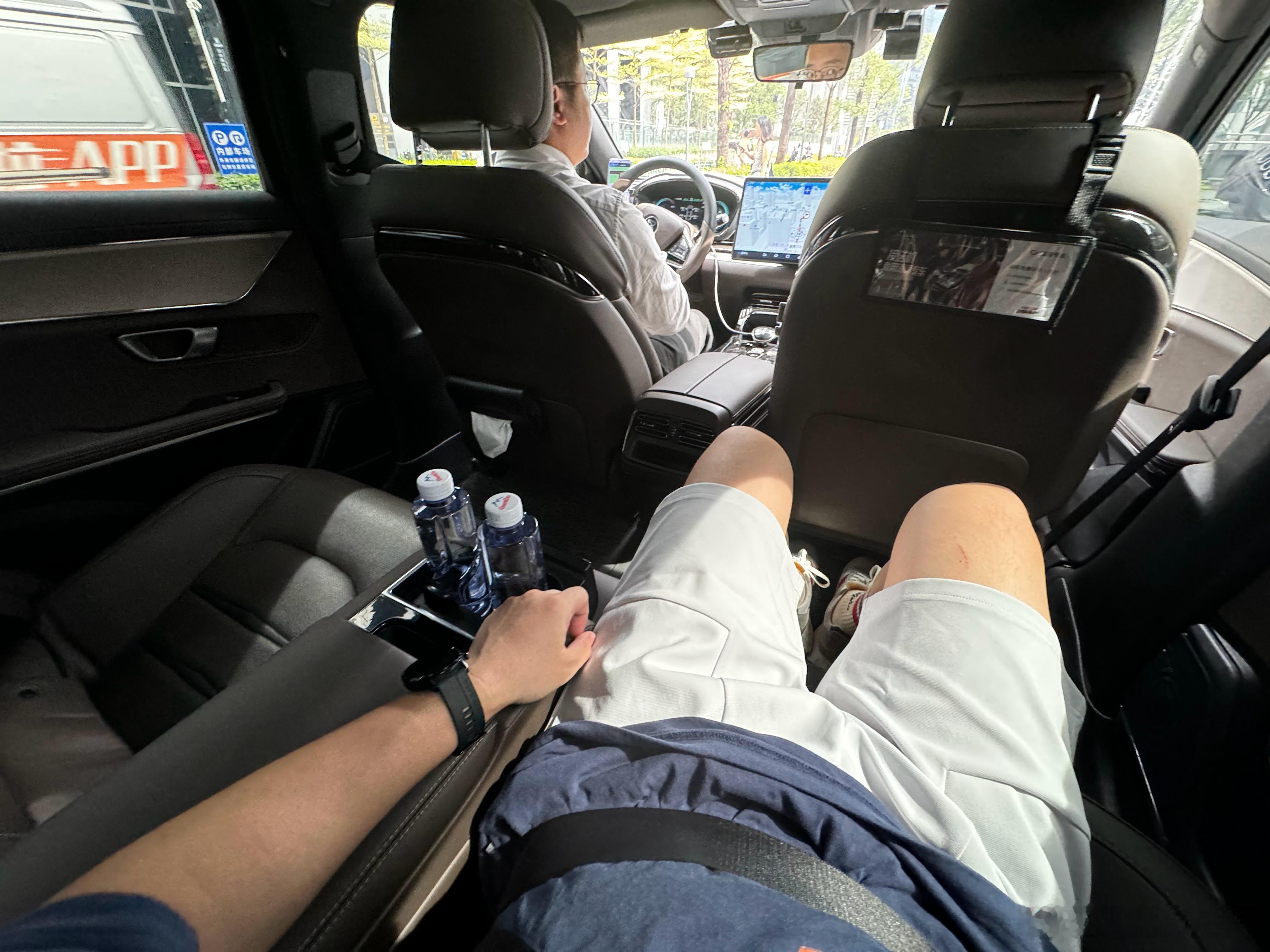 不得不说，每次如果打专车，最期盼的还是比亚迪汉，这么多年过去了，除了飞凡F7（品