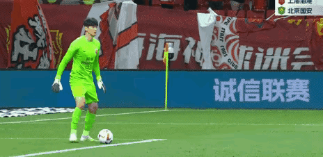 国门颜骏凌出现超级失误！上海海港主场0-2落后国安队，难道不想夺冠？上半场第25