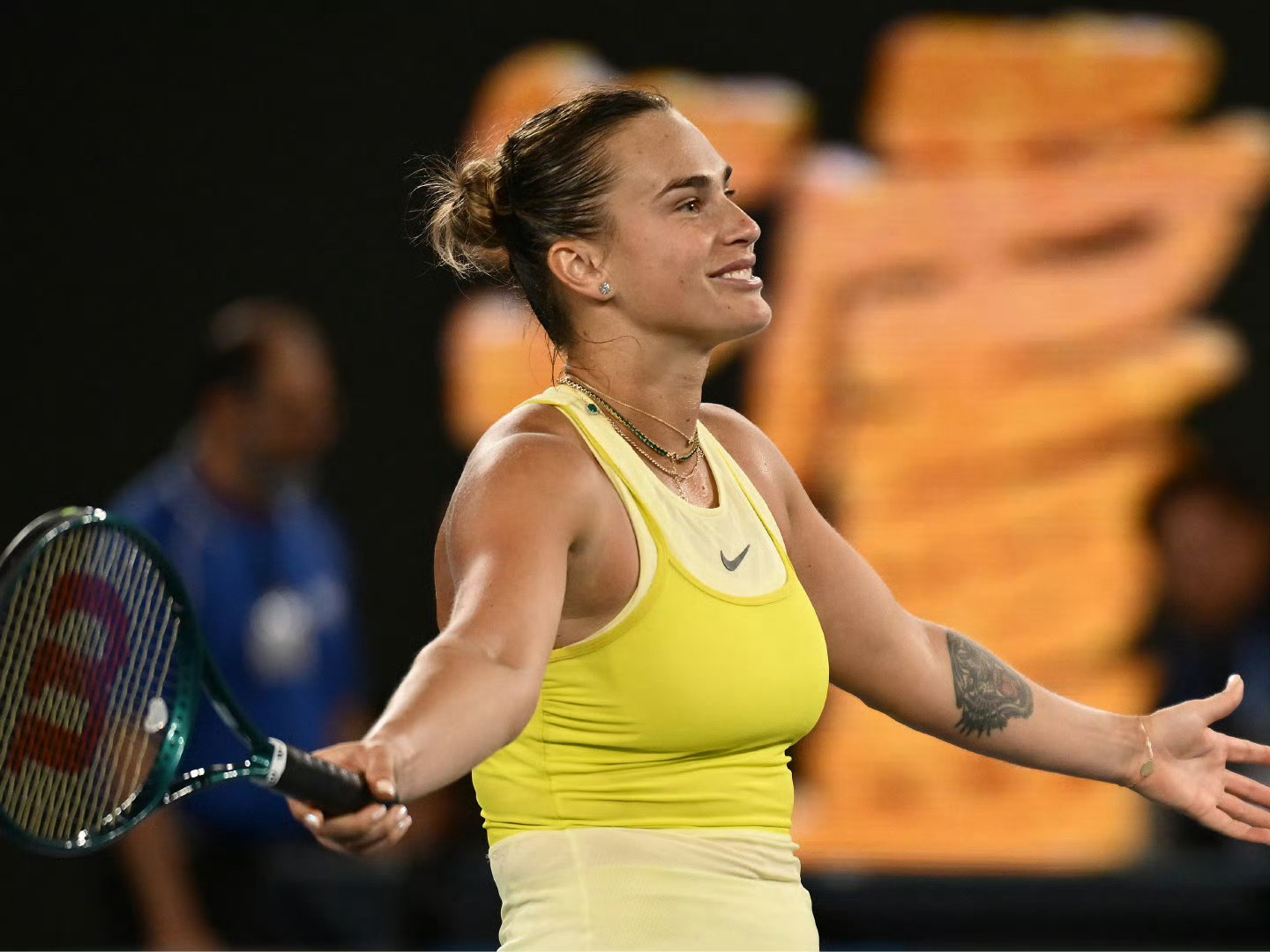 澳网女单决赛日   澳网女单决赛今日将在罗德·拉沃尔球场打响，对阵双方为卫冕冠军