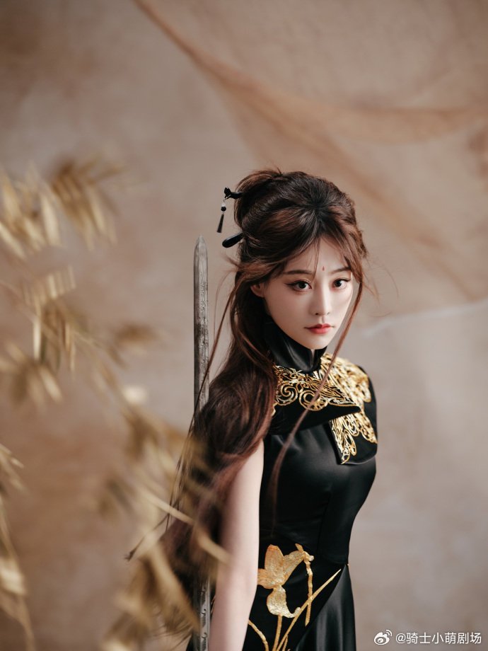 祝绪丹上大号了祝绪丹时隔7年重回峨眉派阔别七年再归峨眉，祝绪丹一身侠气惊艳依旧，