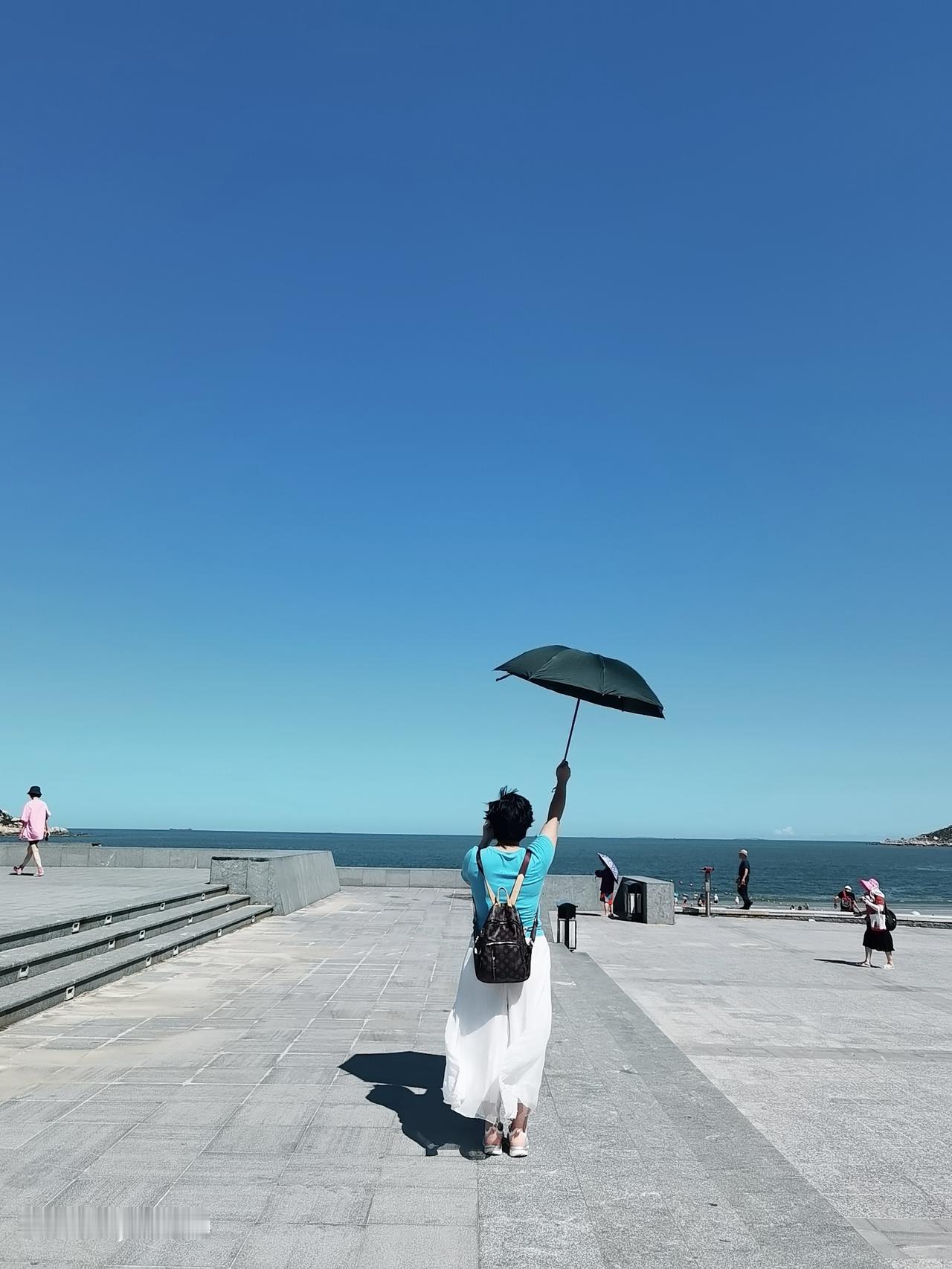 今天开早会的时候，主管做个小调查，看看有几个身体是亚健康的。结果一屋子二十多个人