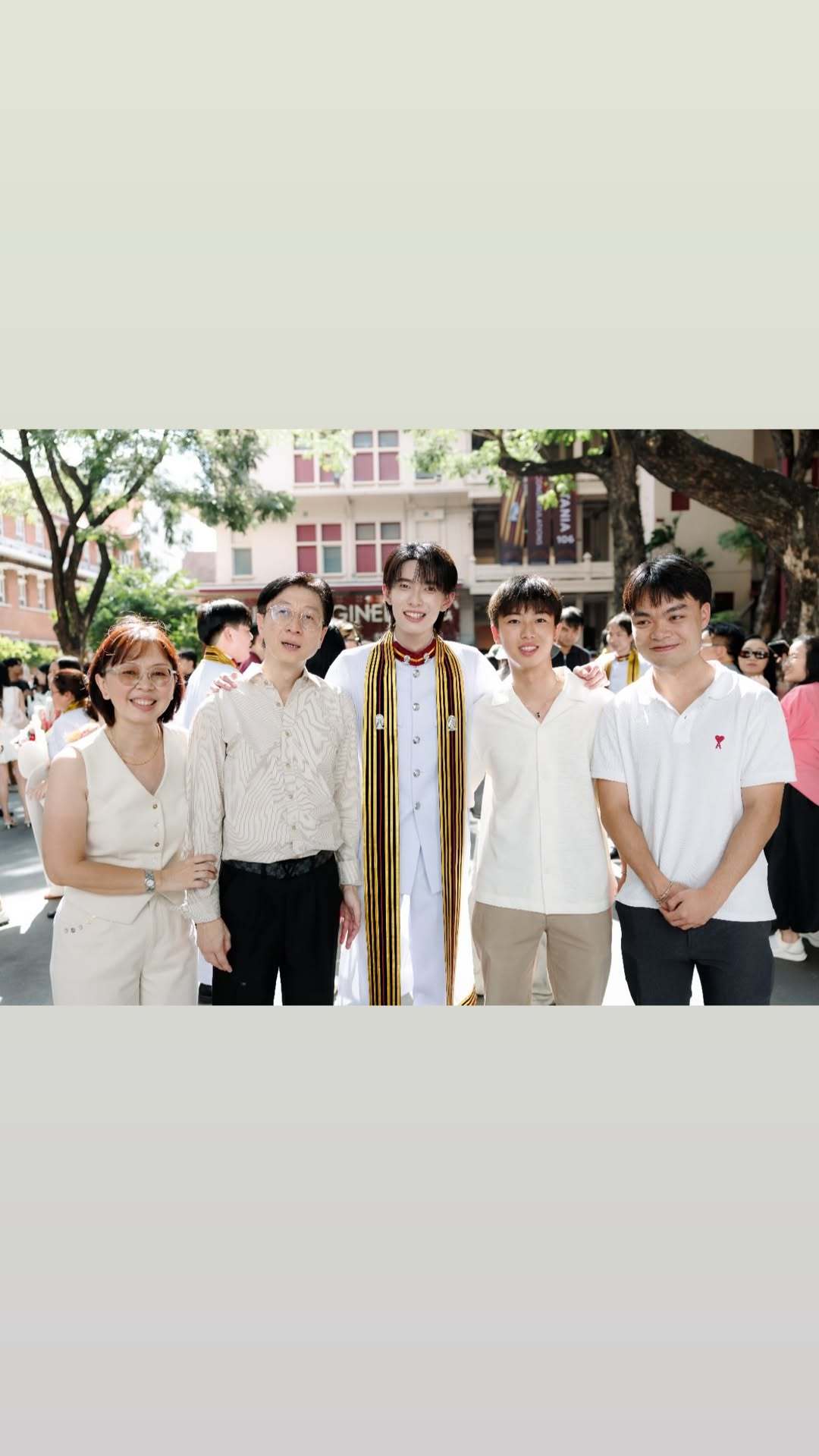 一家人（噗妈的比心是奥拉泰女士教的吗哈哈哈哈） ​​​