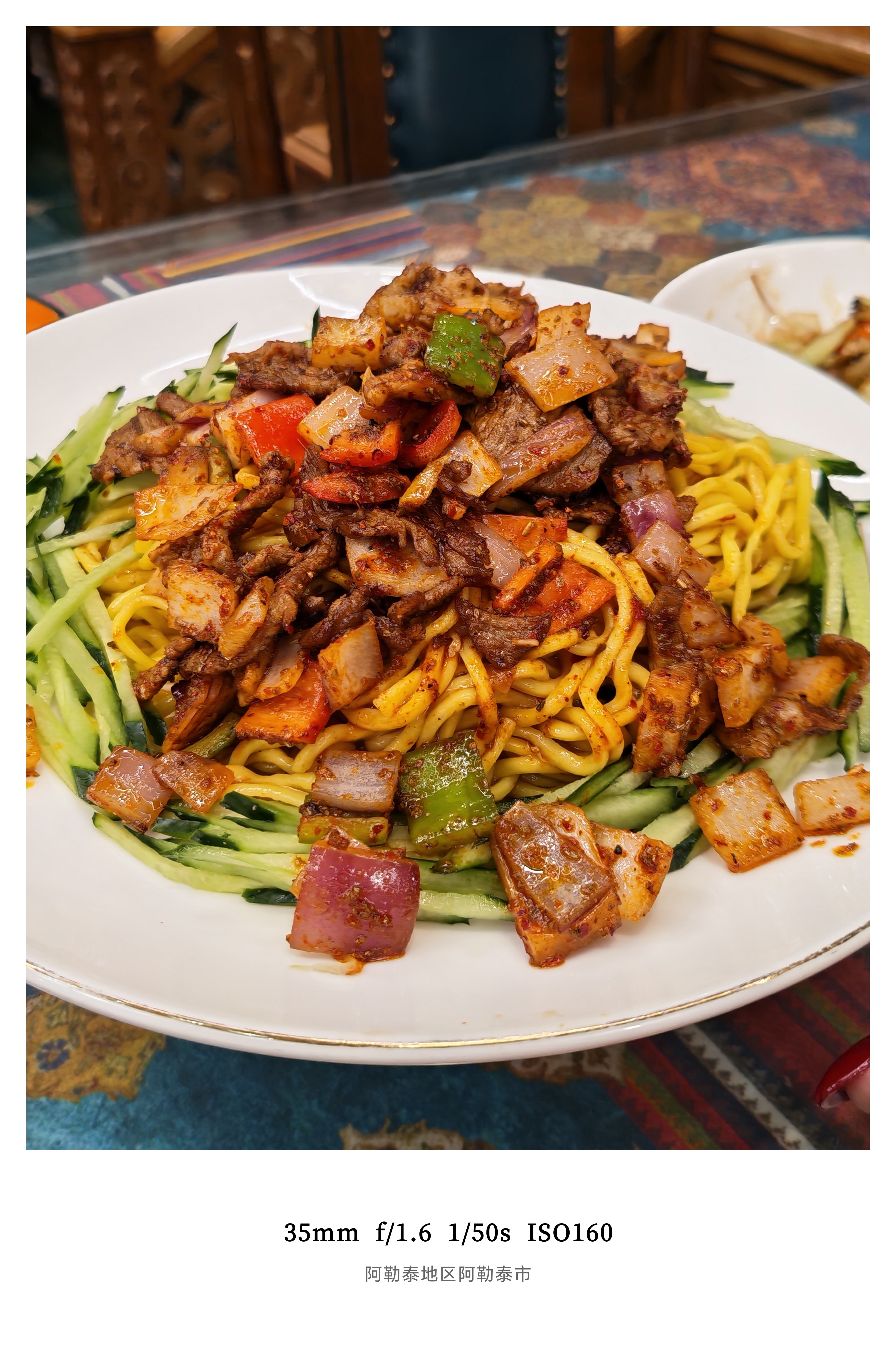 阿勒泰的第一顿小小的炫一口馕坑肉黄面烤肉和馕坑鸡图2包尔萨克意外的很好吃接下来几