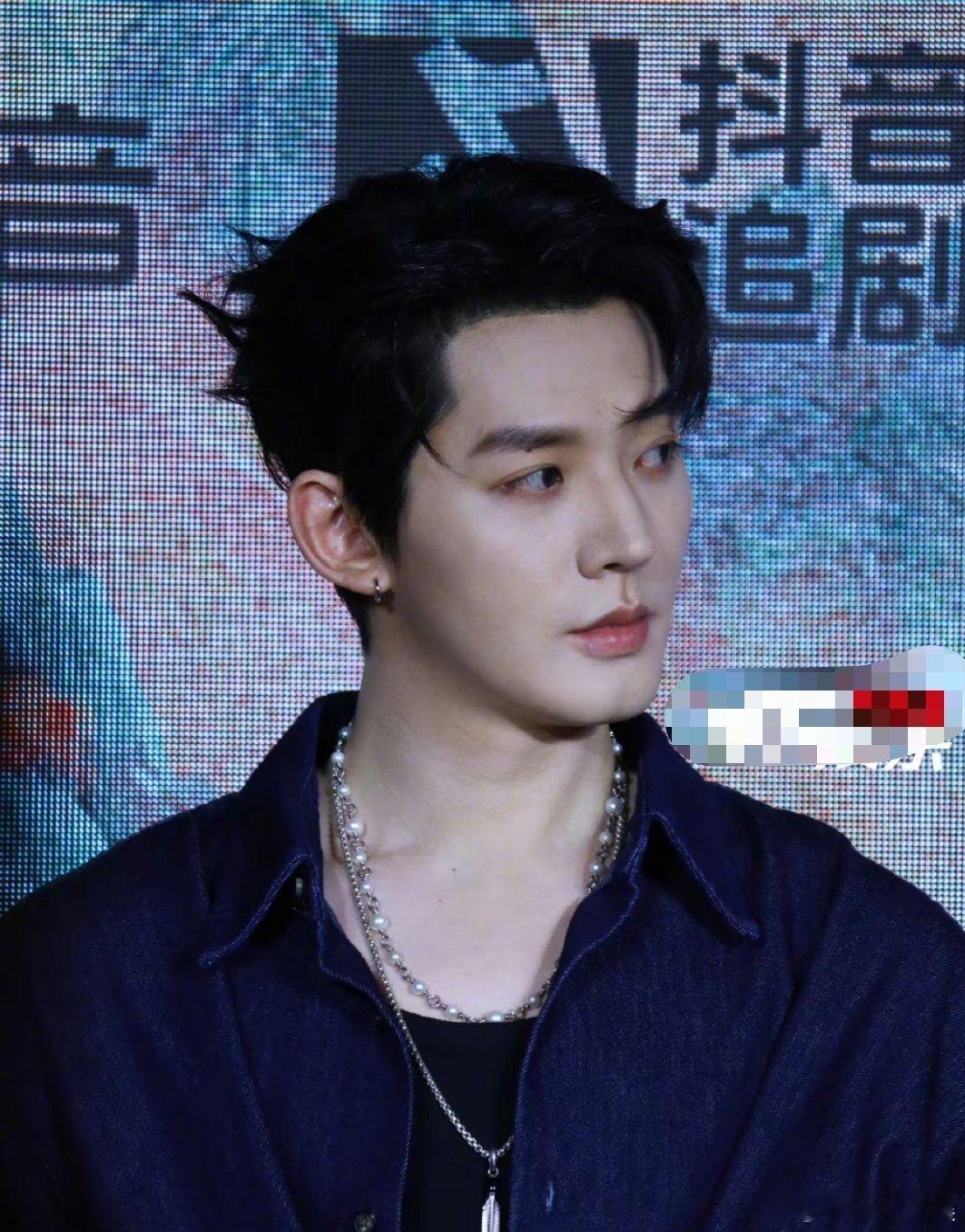 #邓为像crush一样路过#这张脸真是太伟大了。简直就是建模脸。 ​​​