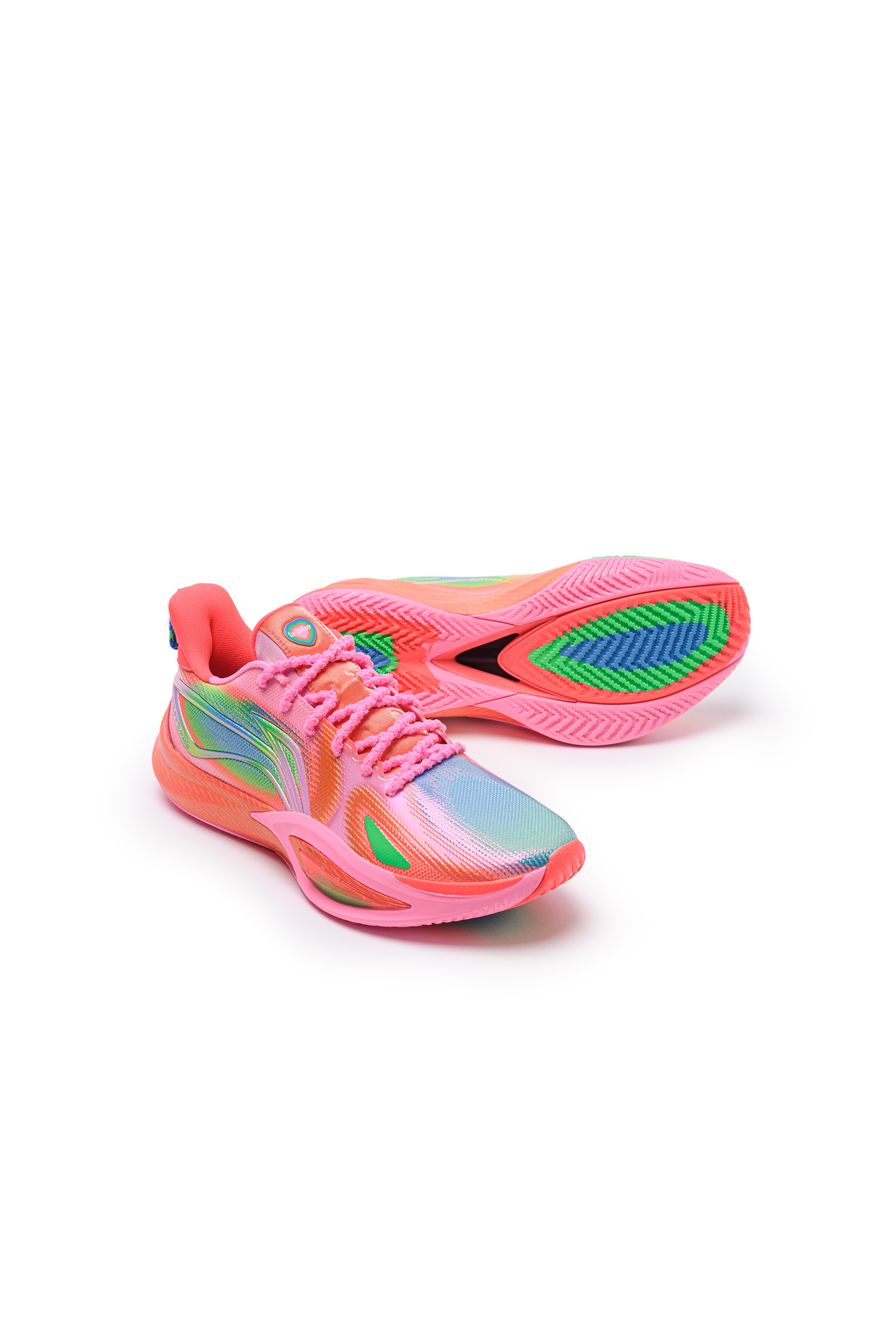 随着常规赛的落幕，休斯顿火箭将以西部第5的身份在首轮迎战洛杉矶湖人。火箭后卫范弗