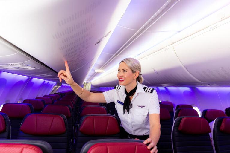 近日，维珍澳大利亚航空第150架波音737客机投入运营。飞机采用复古全红涂装，机