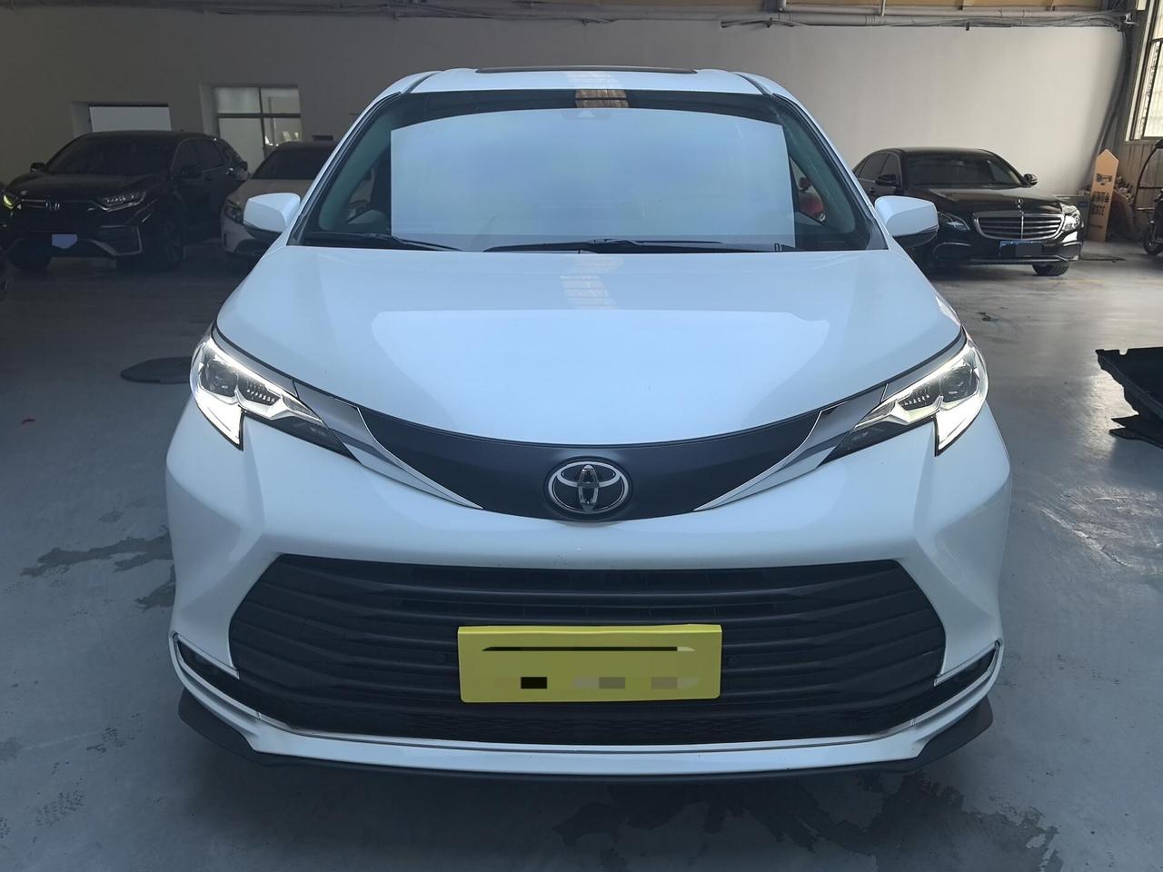 快2027了，标价将近30万的车，还是布座椅！
它还没有电动后备箱，没有无钥匙进