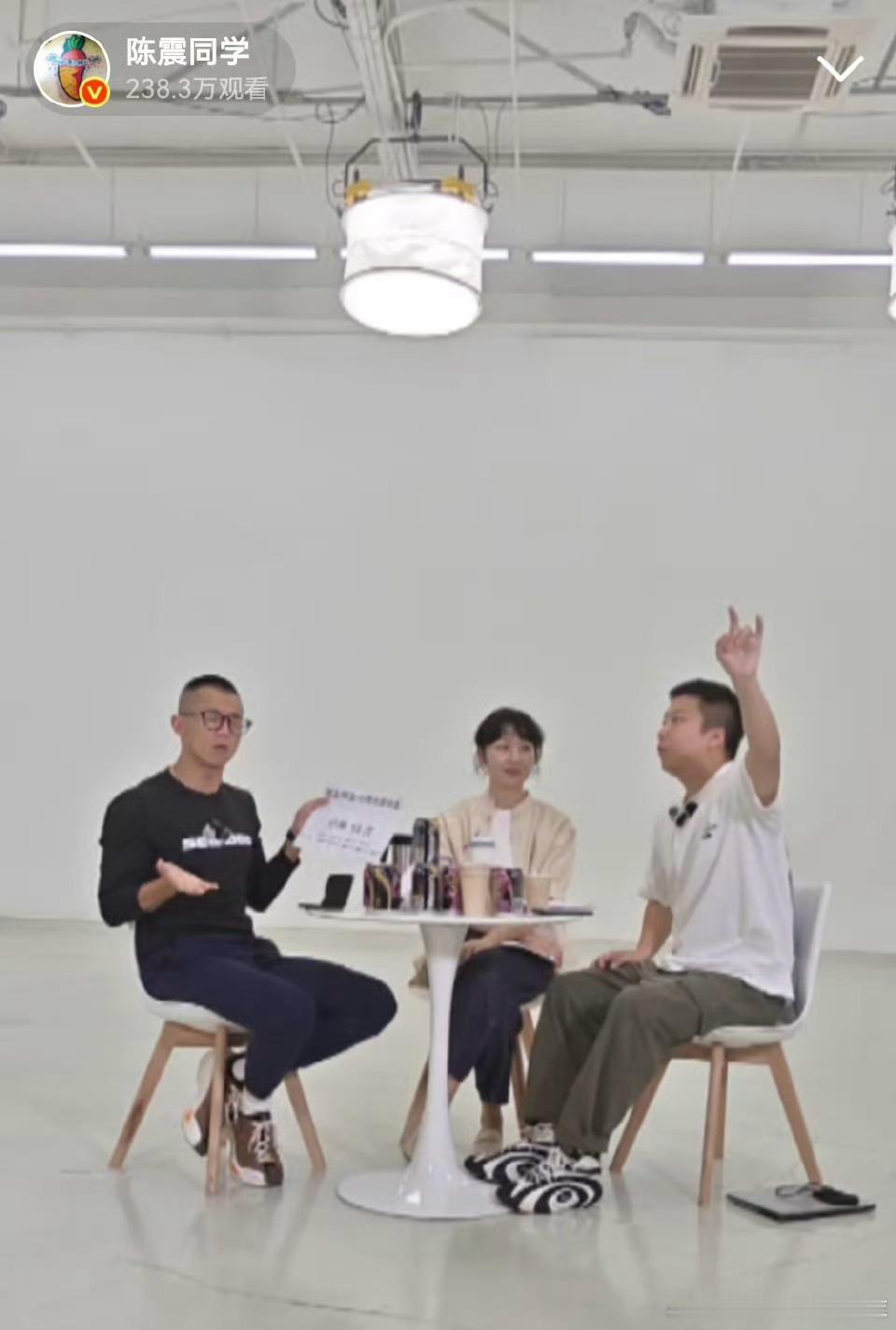 我以为作为koc金剪刀已经够奇葩、没想到这个星冰乐更是一名猛将。准备一堆稿子也免