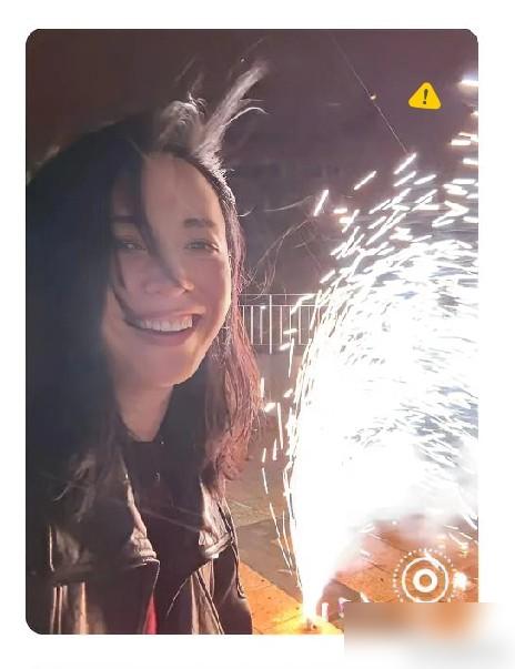 姚晨这事，挺有意思的。
突然发个声明，说跟曹郁好多年前就离了。
 
说是为了孩子