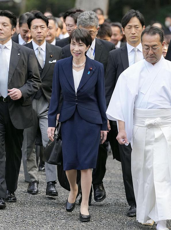 高市早苗供奉玉串料，战败日再拜鬼，东亚邻国如何接招。

在2026年8月15号这