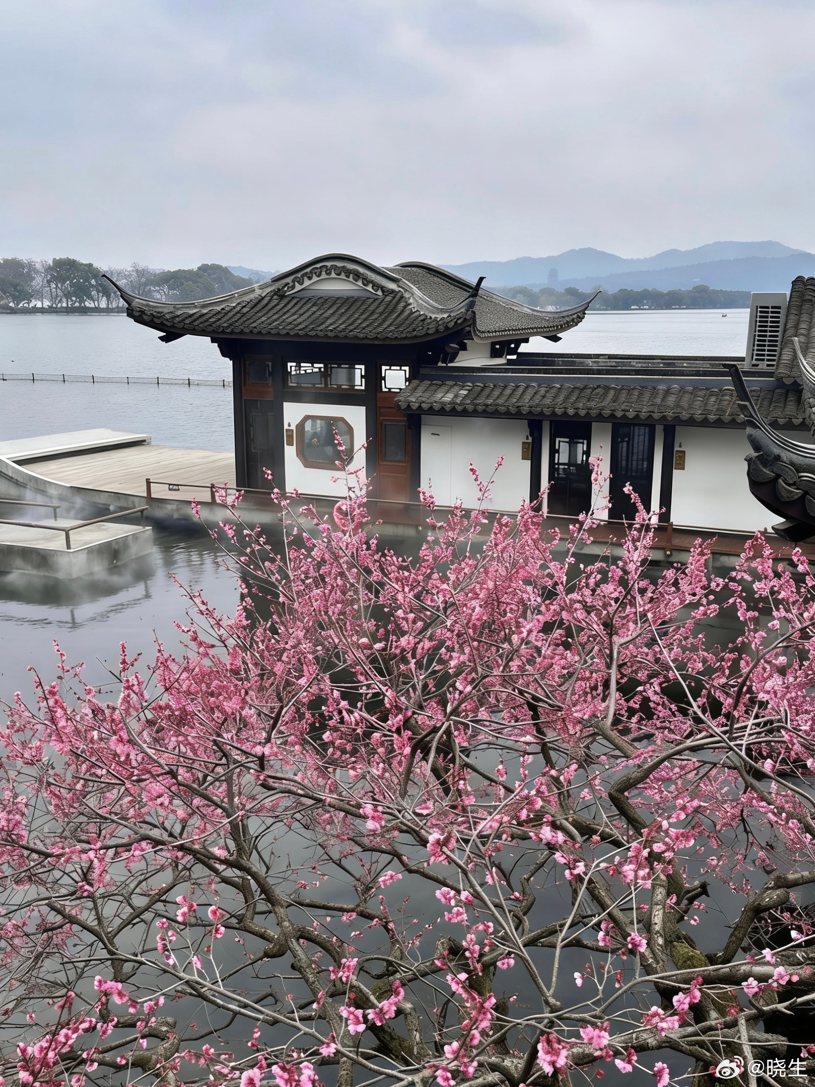 大多数人的焦虑，不是因为过得差，而是因为“总有人比你过得更好”你买了车，要比谁的