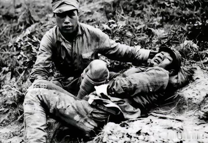 19岁李家发堵枪眼：轿岩山血战，他用生命为战友开路
 
五轮冲锋接连受挫，营长重