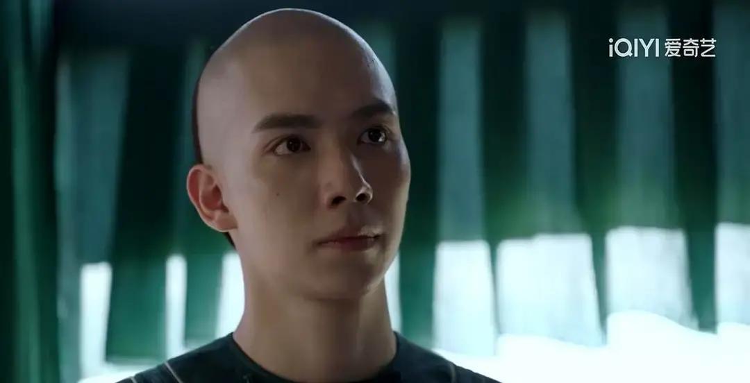 昨晚《大生意人》大结局，古老板甩出一百多万两银票，弹幕直呼“清王朝当场社死”。豆