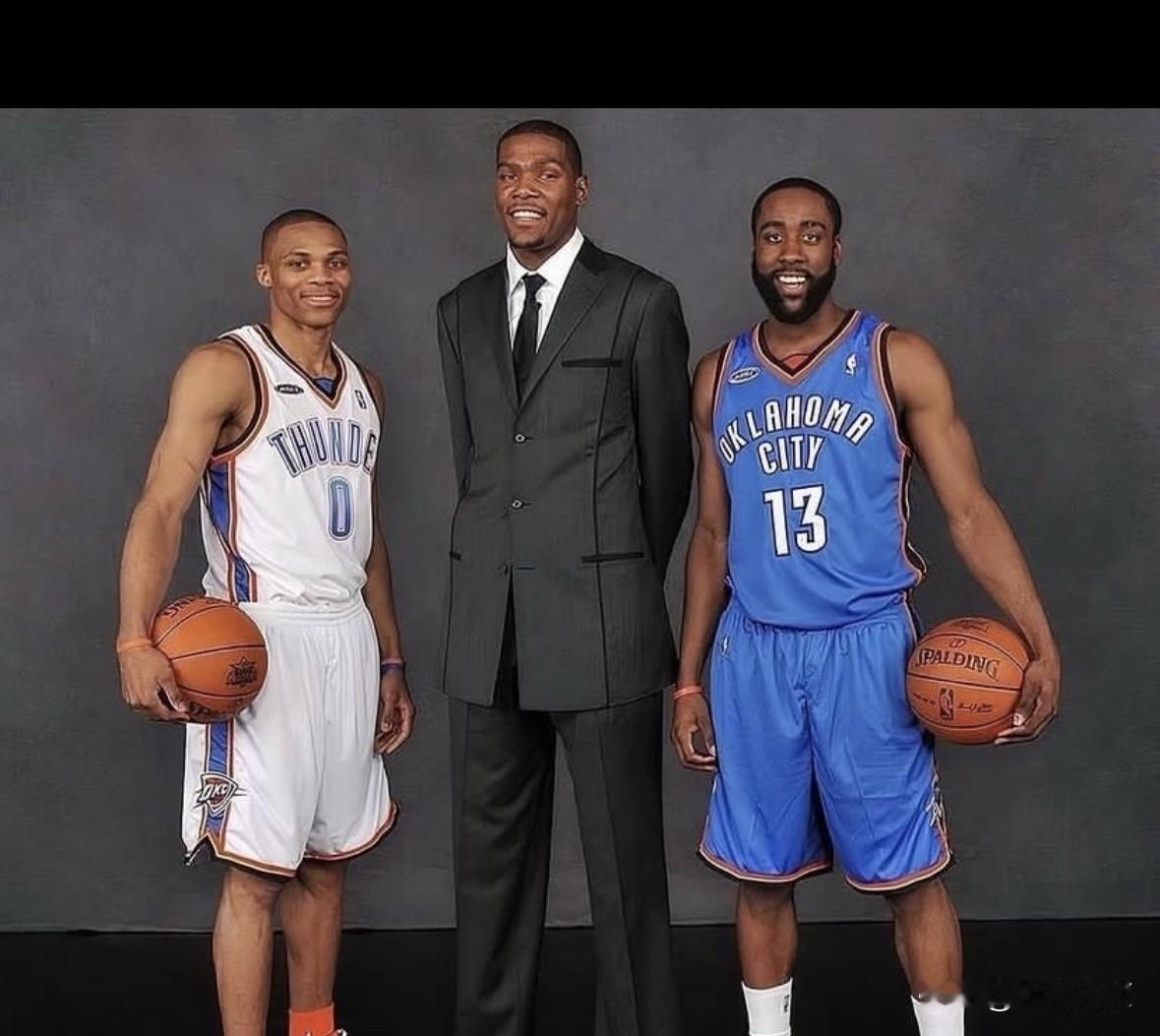 再也不会出现下一个雷霆三少！！
杜兰特——MVP+FMVP+得分王+总冠军
哈登