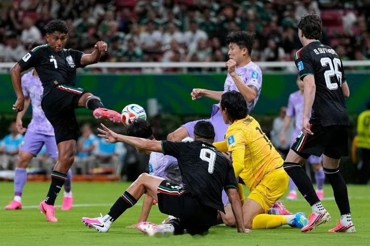 世界杯32强出炉3席目前美加墨世界杯32强已出炉3席，墨西哥、美国、德国3队提前