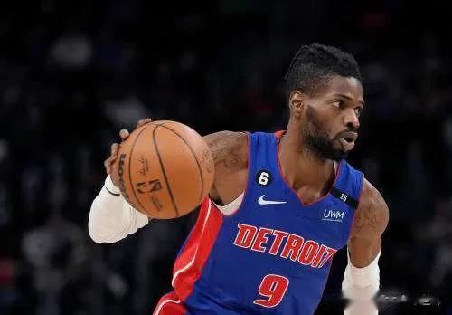 北京时间7月19日NBA篮网队官方宣布:与自由球员中锋诺埃尔签订了一份1年310