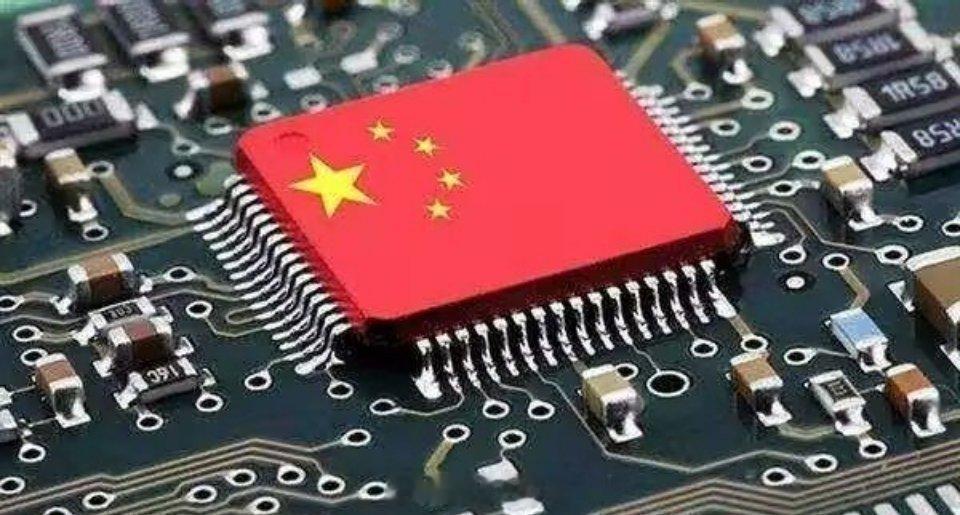 半导体设备相关ETF大涨逾5%长江存储和长鑫存储到底值多少钱？简单粗暴一算，长鑫