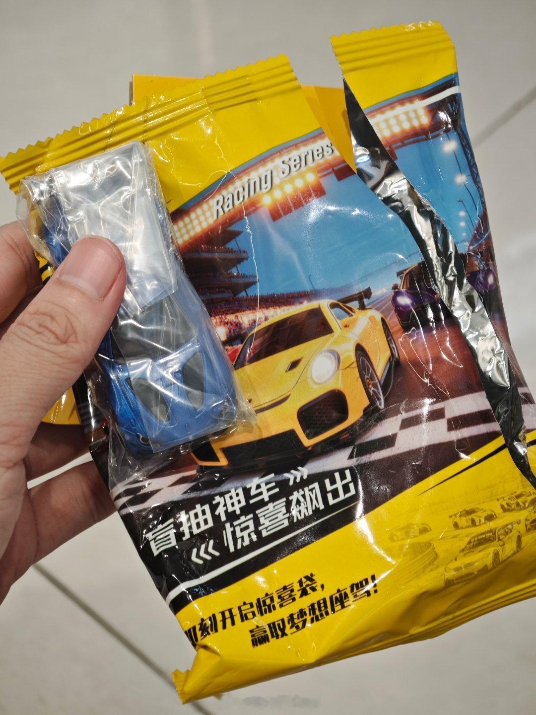 出去散步又顺便看到居然这边也有卖一抽cca看看，结果居然一发入魂，这次是抽到我想