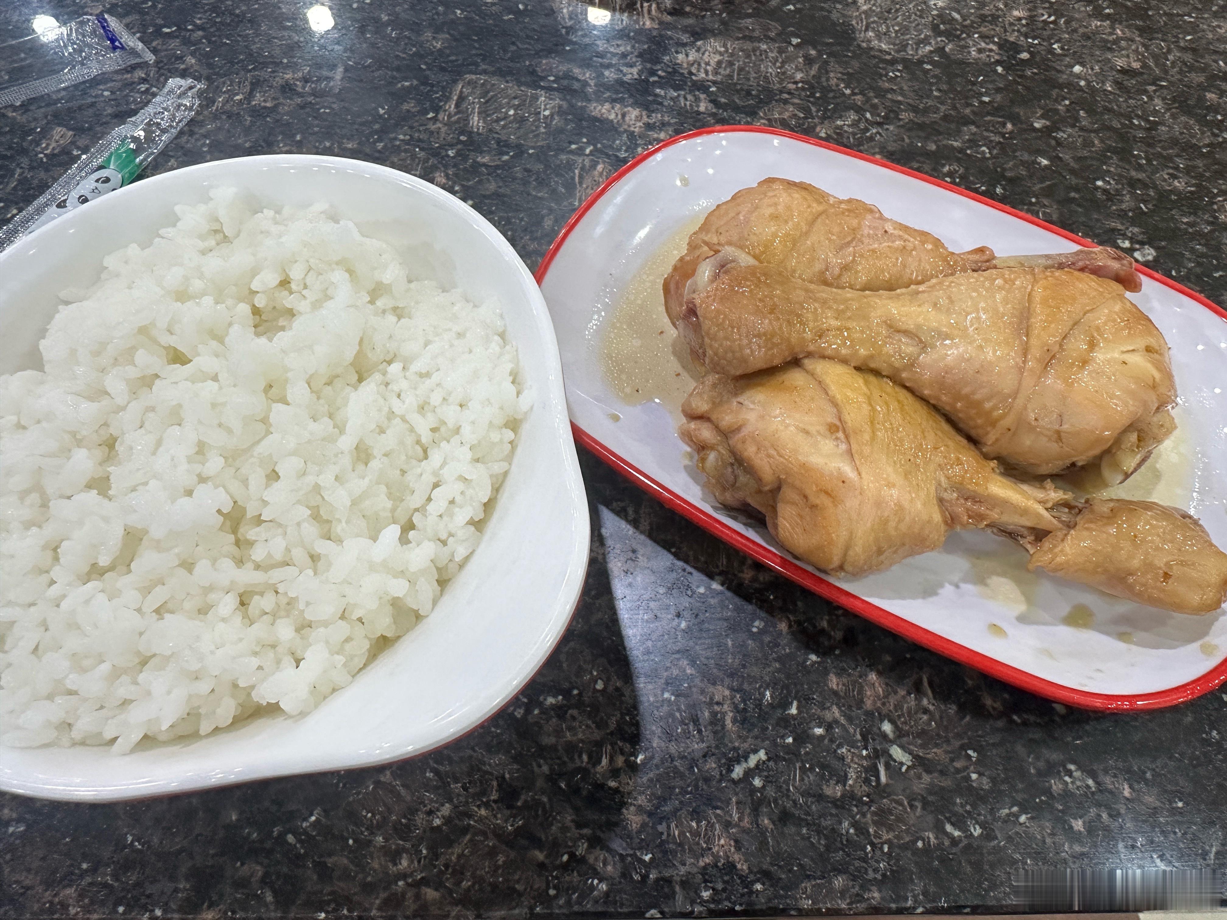 在商场里的健身房真方便练完来份鸡腿饭 完美 