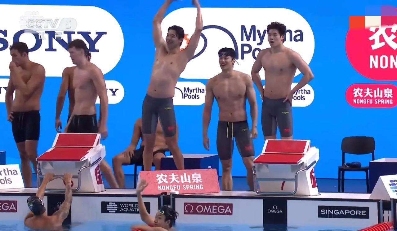 中国队男子4*200自由泳接力摘银！

2025新加坡世界泳联锦标赛，男子4*2