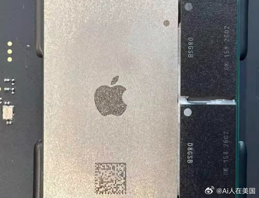 【苹果AI服务器内部结构首曝：M5 系列芯片、2U 机架，Mac Studio 