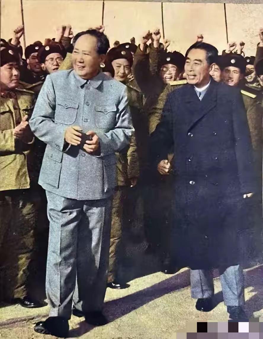 两位伟人的并肩身影，才是共和国最硬核的“创业底色”！ 志同道合的信任，从不是挂在