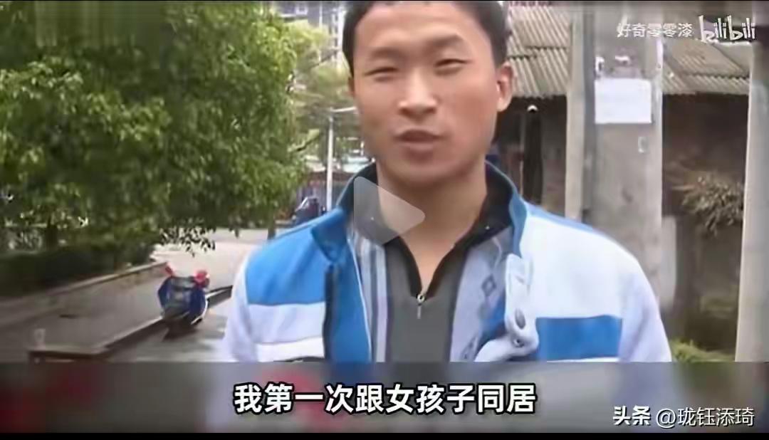 杭州29岁痴情小伙苦恋62岁湖南大妈，摆摊定情却遭神秘失踪，深夜蹲守前夫家门真相