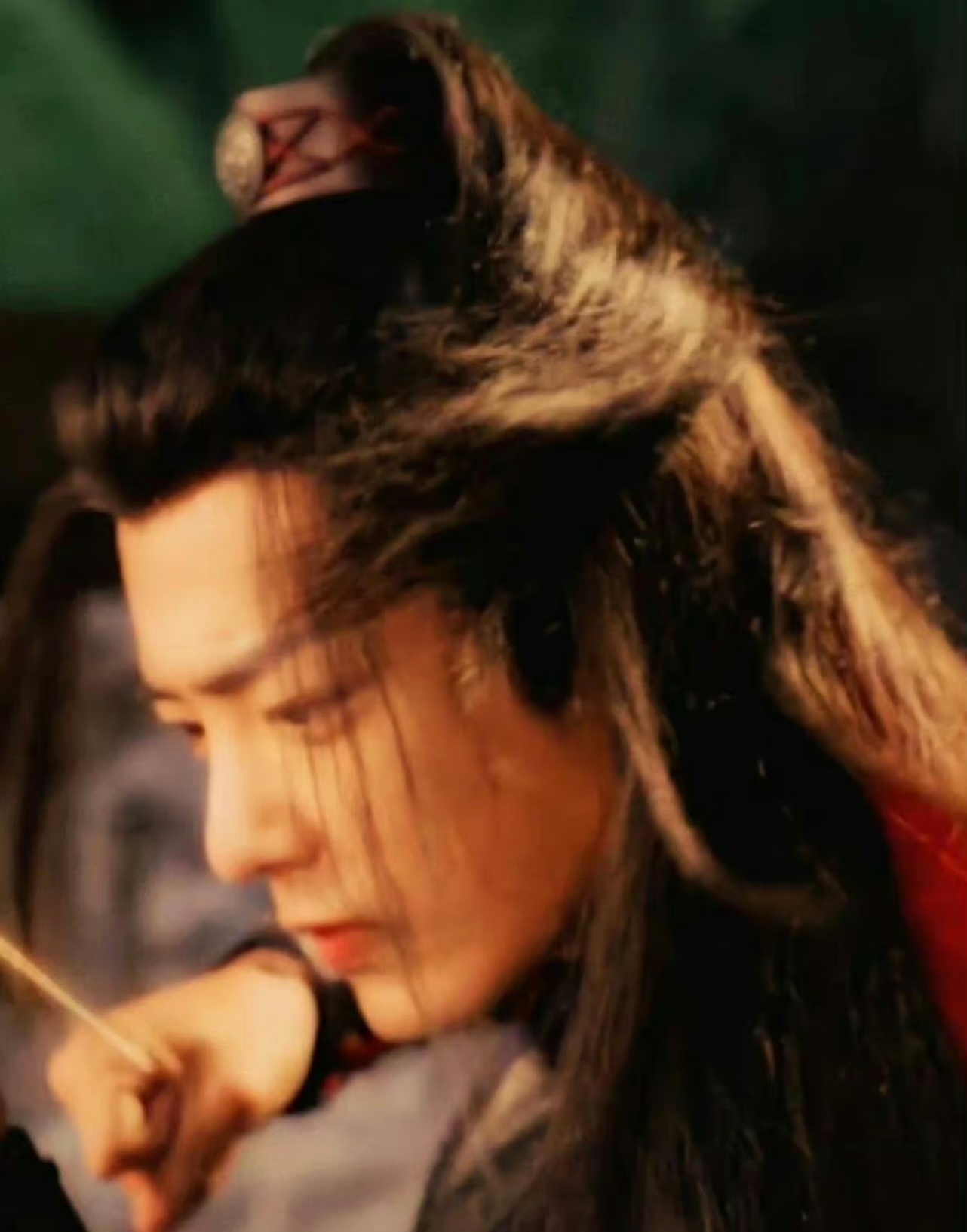 肖战[超话]肖战 肖战﻿肖战魏无羡 历经万千，回首依旧灿烂少年。唯盼战羡，得偿所