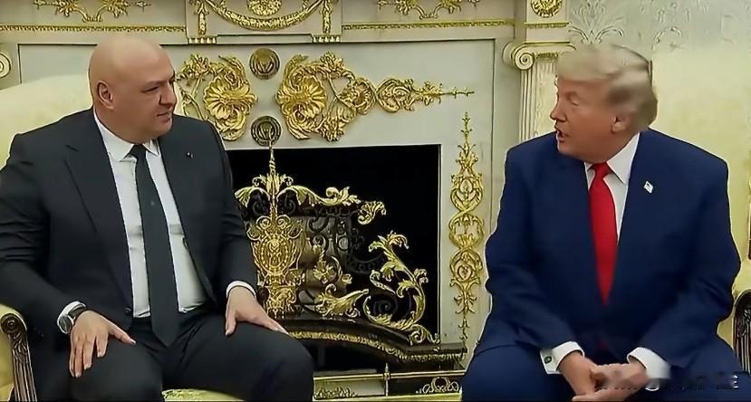 记者:“你上周称伊拉克总理“英俊”，说他可能成为中东最杰出的领导人之一，那你会怎