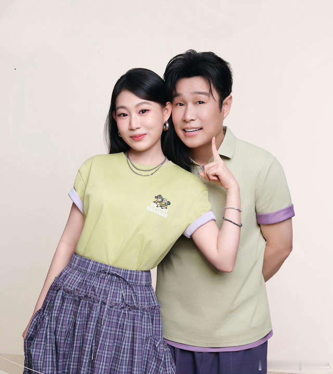 小沈阳沈佳润亲子装的正确打开方式小沈阳沈佳润亲子装这才是高级感亲子装范本，不求外